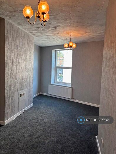 2 Bedroom Flat To Rent In Lees, Oldham, OL4