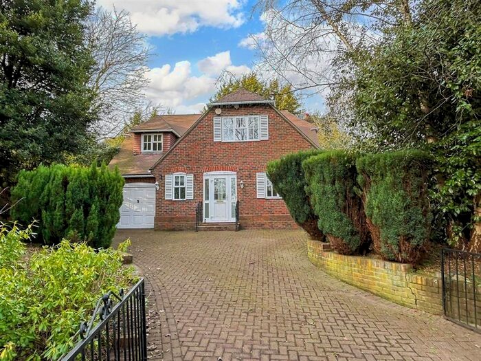 3 Bedroom Detached House For Sale In The Street, Hartlip, Sittingbourne, Kent, ME9