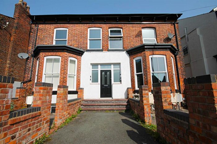 2 Bedroom Duplex To Rent In Half Edge Lane, Monton, Manchester, M30