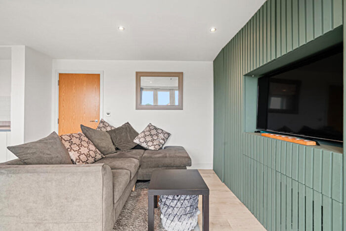 2 Bedroom Flat For Sale In Hawker Drive, Addlestone, Surrey, KT15