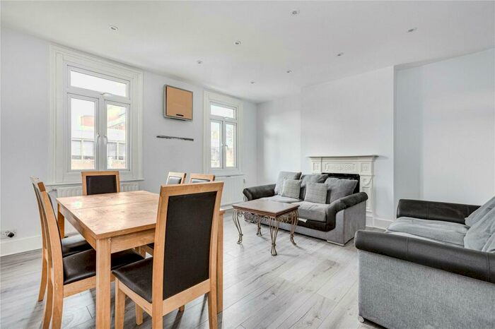 2 Bedroom Maisonette To Rent In Sheen Lane, London, SW14