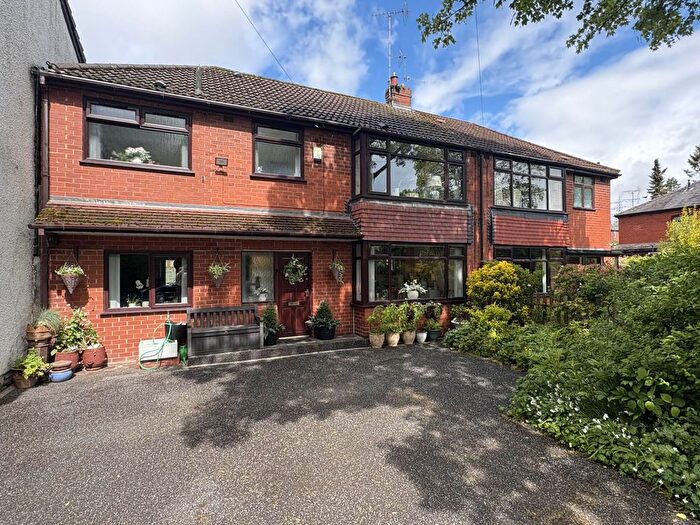 4 Bedroom Semi-Detached House For Sale In Firbank Road, Royton, OL2