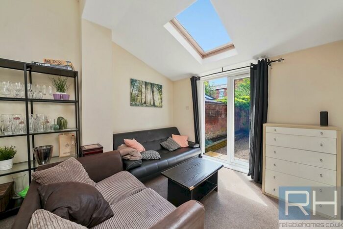 2 Bedroom Ground Flat To Rent In Palmerston Road, Bounds Green, London, N22