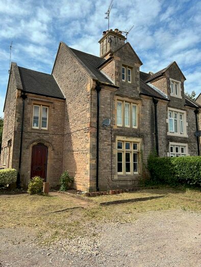 4 Bedroom Semi-Detached House To Rent In Sheffield Road, Creswell, S80