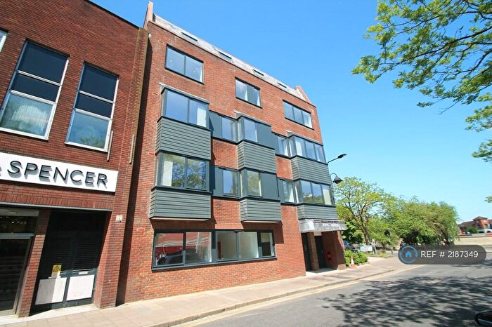 2 Bedroom Flat To Rent In Wing House, Aylesbury, HP20