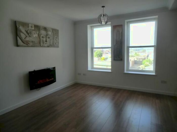 2 Bedroom Flat To Rent In Bush Street, Pembroke Dock, SA72