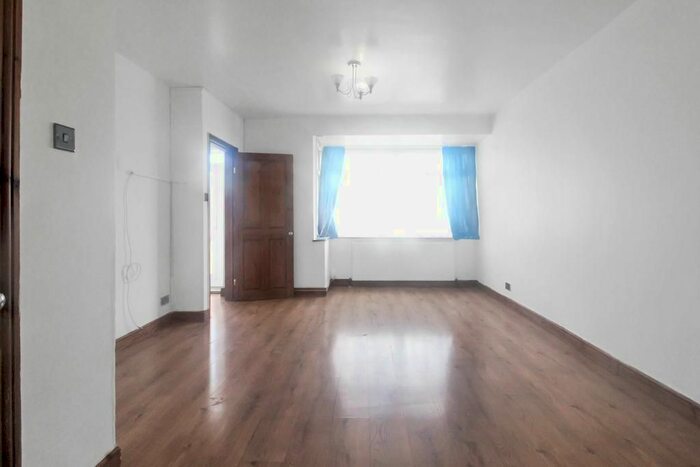 2 Bedroom Terraced House To Rent In Ingleton Road, Edmonton, London, UK N18
