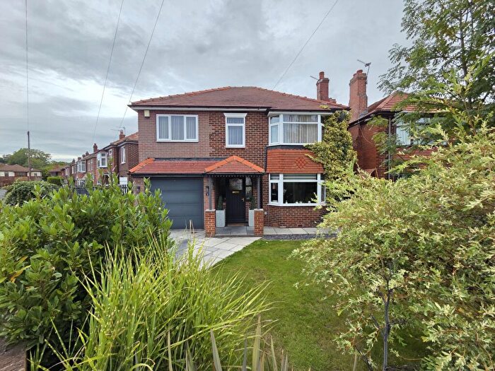 4 Bedroom Detached House For Sale In North Close, Royston, S71