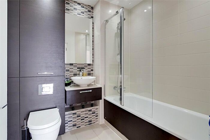 2 Bedroom Apartment To Rent In Yeoman Court London, E14