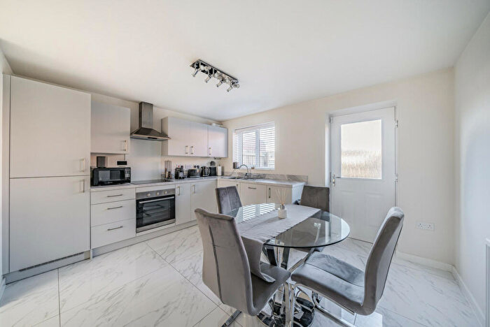 2 Bedroom Semi-Detached House For Sale In Riverside Way, Salford, M6