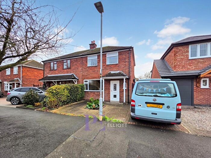 3 Bedroom Semi Detached House For Sale In Colts Close, Burbage, LE10