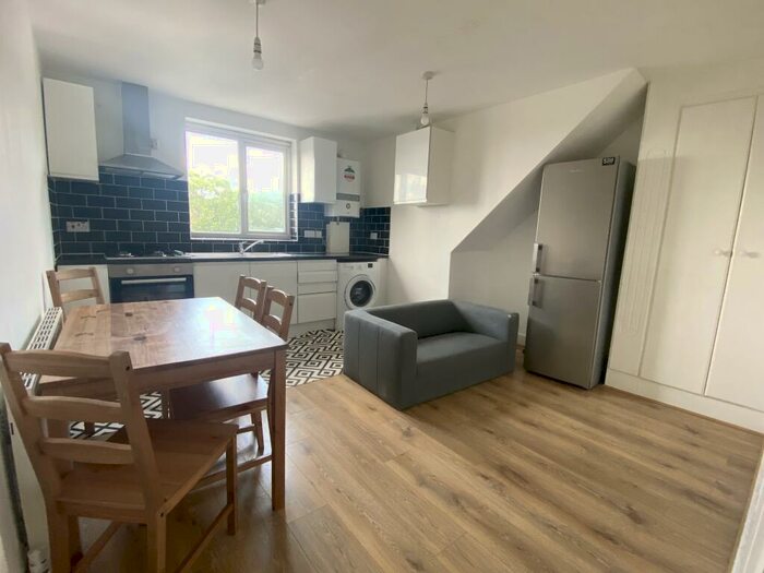 2 Bedroom Apartment To Rent In Eglinton Hill, Woolwich, London, SE18