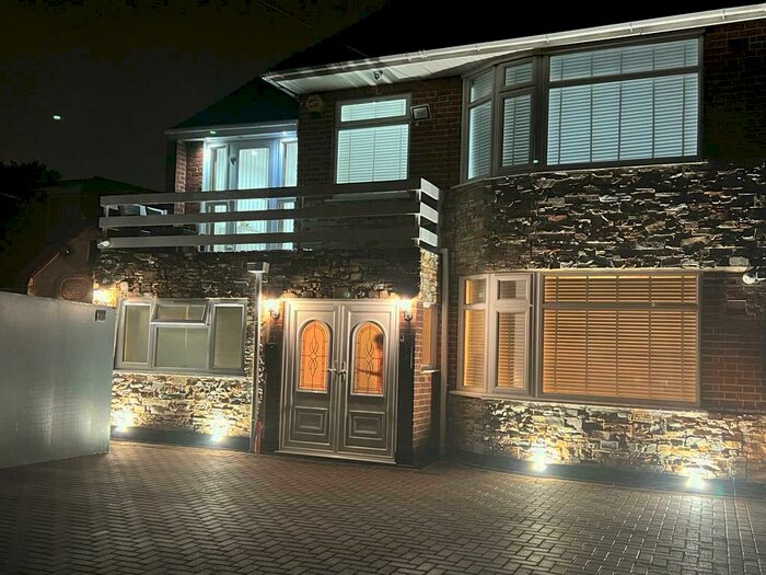 7 Bedroom Semi-Detached House For Sale In Lambs Lane South, Rainham, RM13