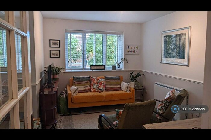 1 Bedroom Flat To Rent In Agate House, Worcester Park, KT4