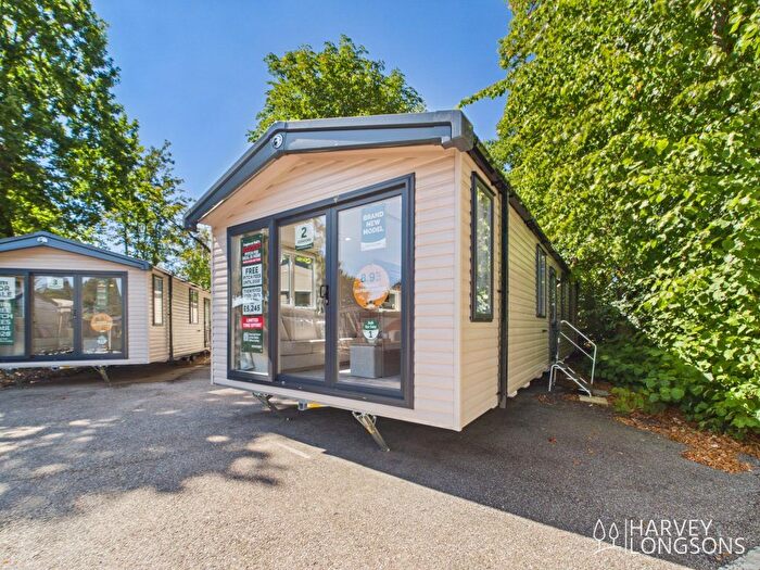 2 Bedroom Mobile/park Home For Sale In Ivyhouse Lane, Hastings, TN35