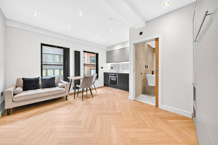 Flat To Rent In East Passage, West Smithfield, EC1A