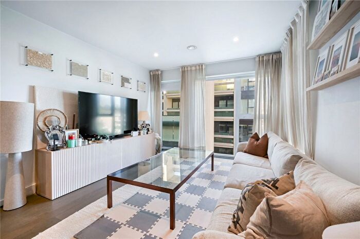 2 Bedroom Flat For Sale In York Way, London, N7