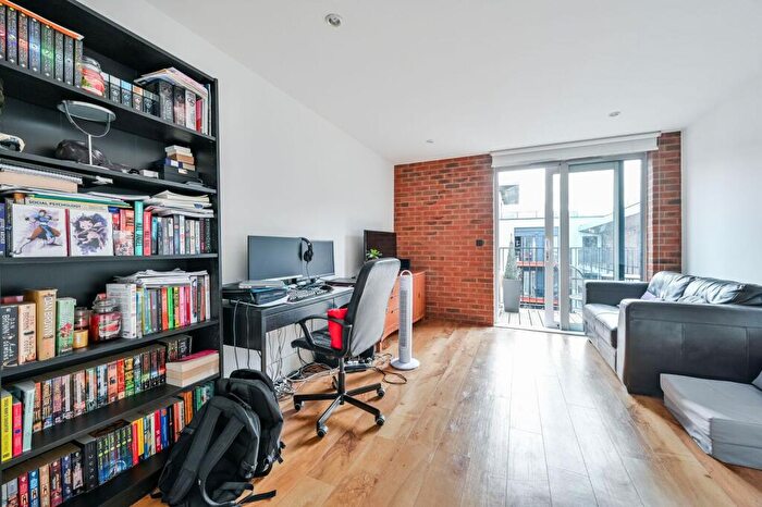 1 Bedroom Flat To Rent In Warehouse Court, Woolwich, London, SE18