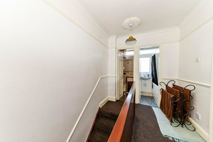 3 Bedroom Flat To Rent In Leopold Street, London, E3