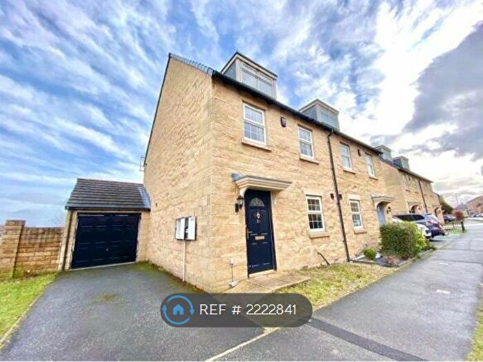 3 Bedroom Semi-Detached House To Rent In Oxley Road, Huddersfield, HD2