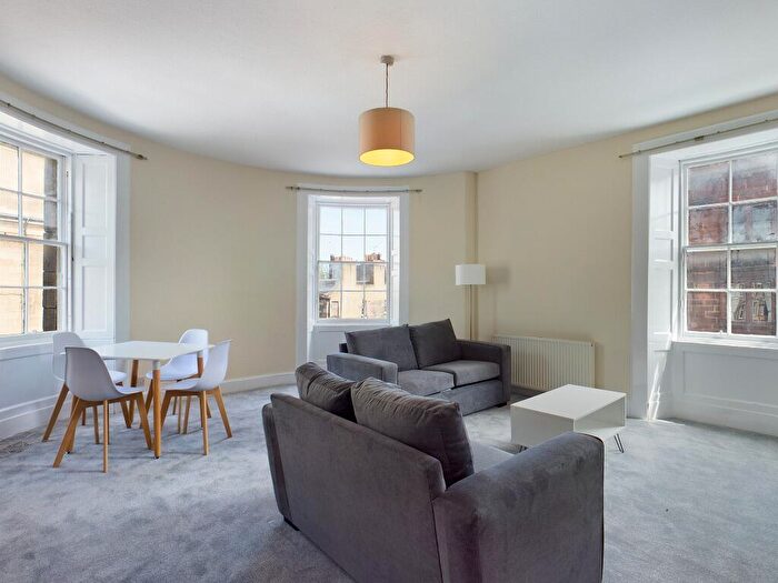 2 Bedroom Flat To Rent In Leven Street, Tollcross, Tollcross, Edinburgh, EH3