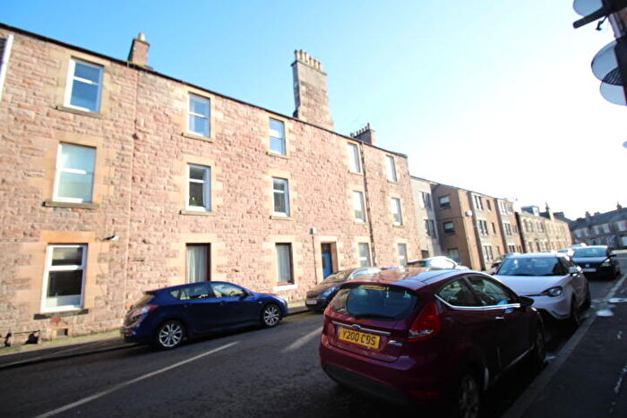 2 Bedroom Flat To Rent In B James Street, Riverside, Stirling, FK8