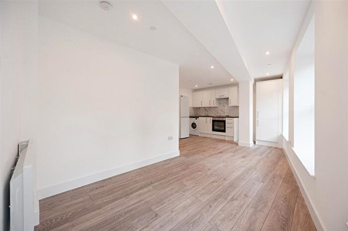 1 Bedroom Flat To Rent In Commercial Way, Woking, GU21