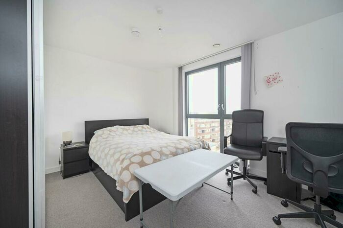 3 Bedroom Penthouse To Rent In St Paul's Way, Tower Hamlets, London, E3