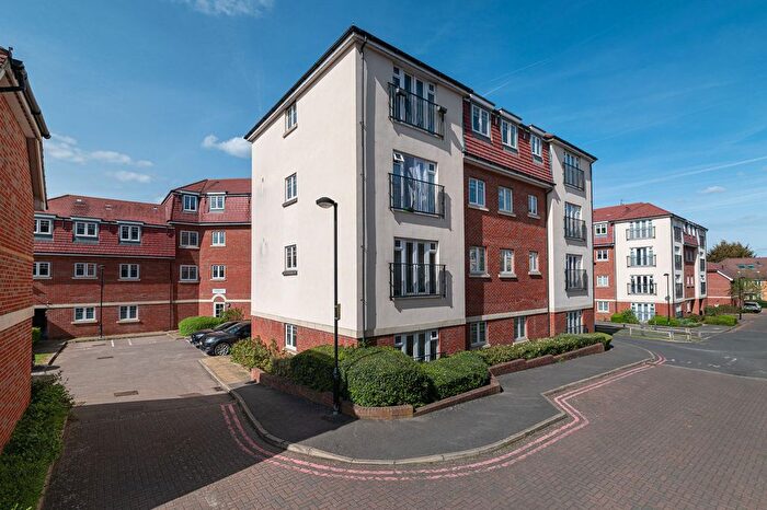 2 Bedroom Flat To Rent In Schoolgate Drive, Hedgerows House, SM4