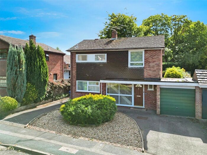 3 Bedroom Detached House For Sale In Perryhill Drive, Sandhurst, Berkshire, GU47