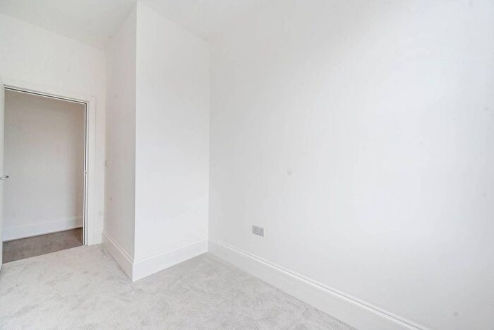 3 Bedroom Flat To Rent In Bridge Street, Pinner, HA5