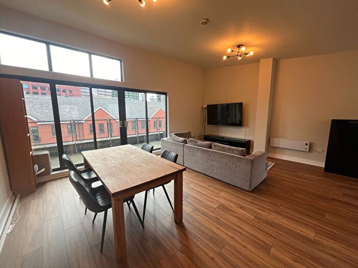 3 Bedroom Flat To Rent In Chapel Street, Salford, M3