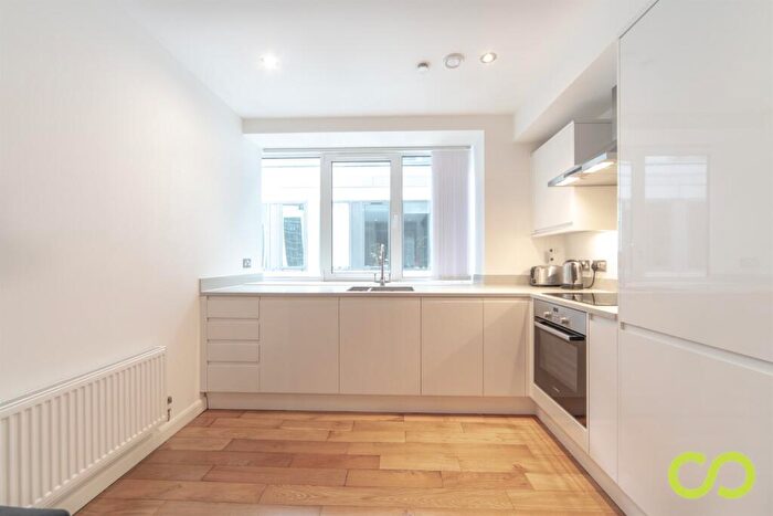 1 Bedroom Flat To Rent In Emerald House, Lansdowne Road, East Croydon, CR0