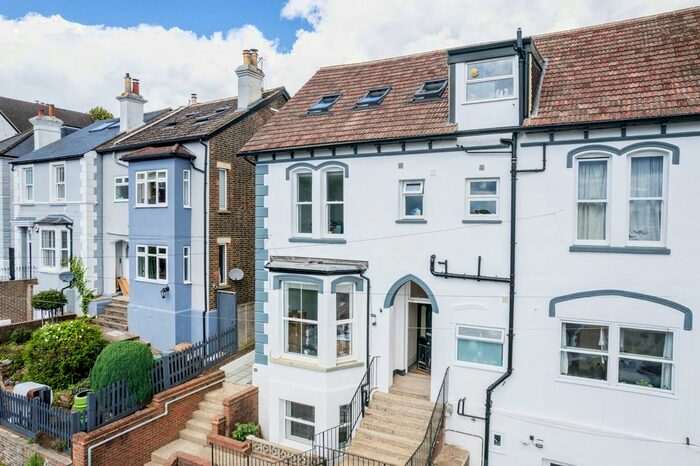 1 Bedroom Flat To Rent In Grovehill Road, Redhill, RH1