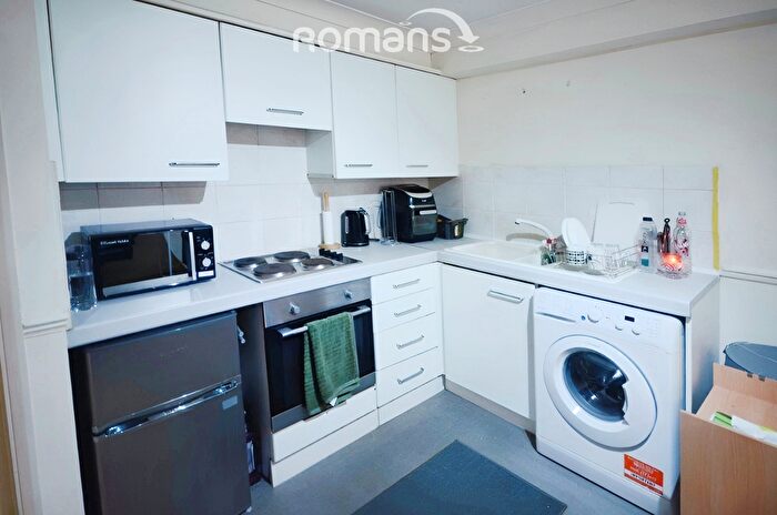 1 Bedroom Flat To Rent In Queens Court, Queens Road, Slough, SL1