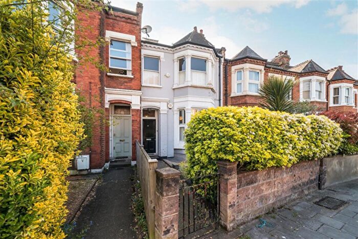 2 Bedroom Flat For Sale In Cavendish Road, Balham, SW12