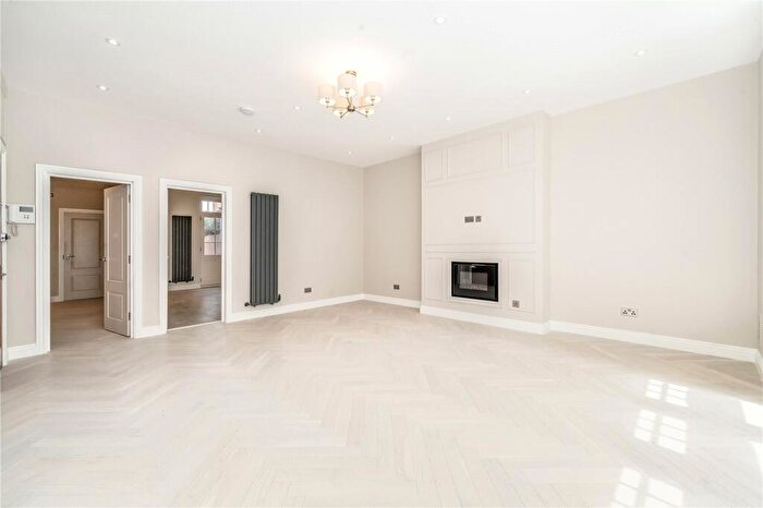 3 Bedroom Apartment To Rent In St. Johns Wood Road, London, NW8