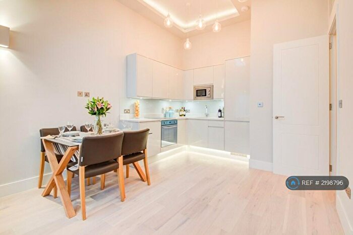 3 Bedroom Flat To Rent In Hamilton Road, London, NW11
