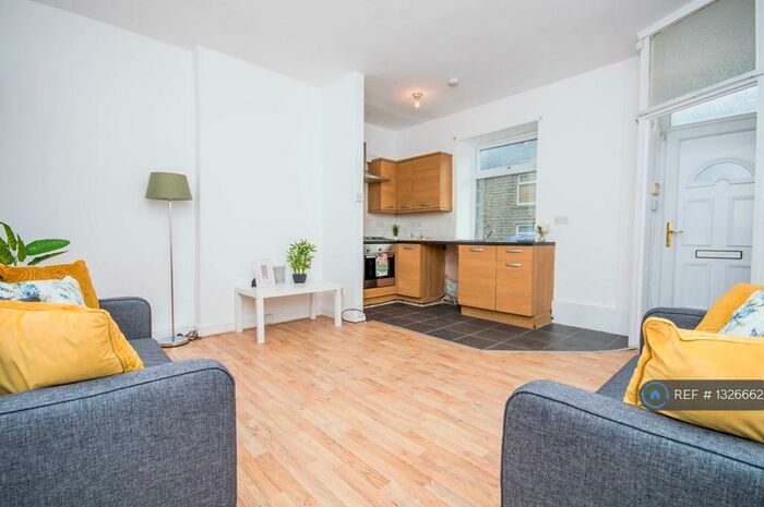 2 Bedroom Terraced House To Rent In Haslingden Road, Rossendale, BB4