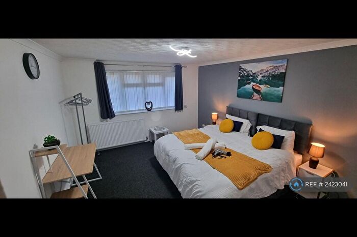 3 Bedroom Flat To Rent In Bedroom, Milton Keynes, MK9