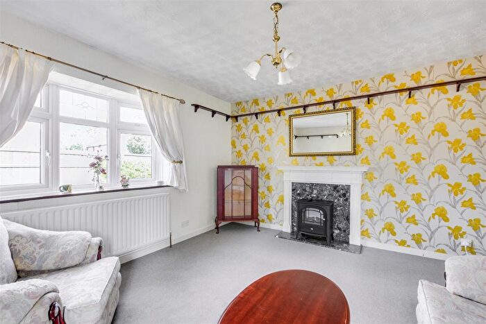 2 Bedroom Bungalow For Sale In Meadow Lane, Chilwell, Nottingham, NG9