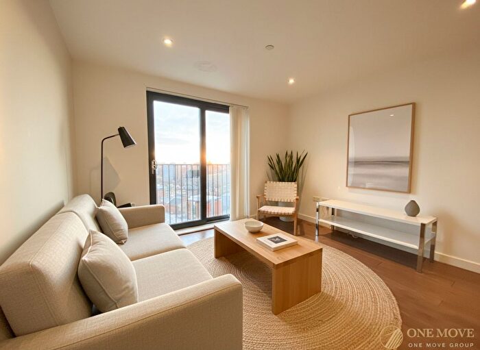 2 Bedroom Flat To Rent In Alto, Salford, M3