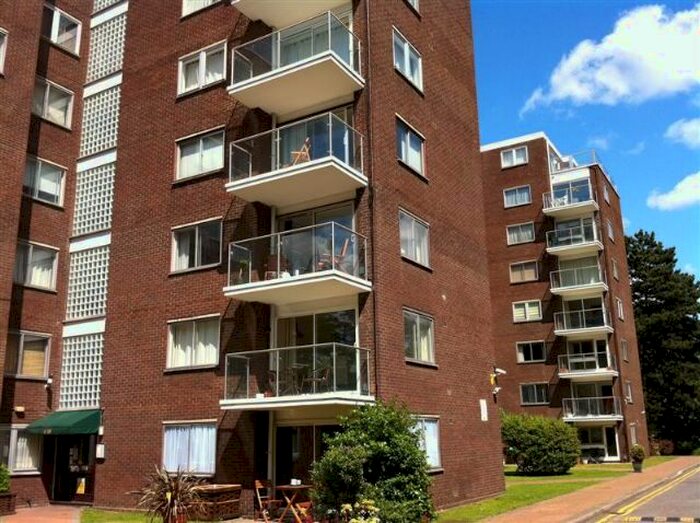 2 Bedroom Flat To Rent In Hillcrest Road, London, W5