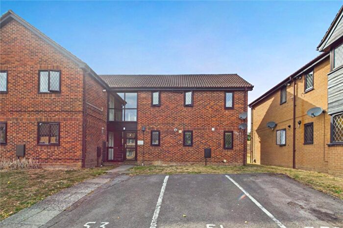 1 Bedroom Apartment For Sale In Ashmere Close, Calcot, Reading, RG31