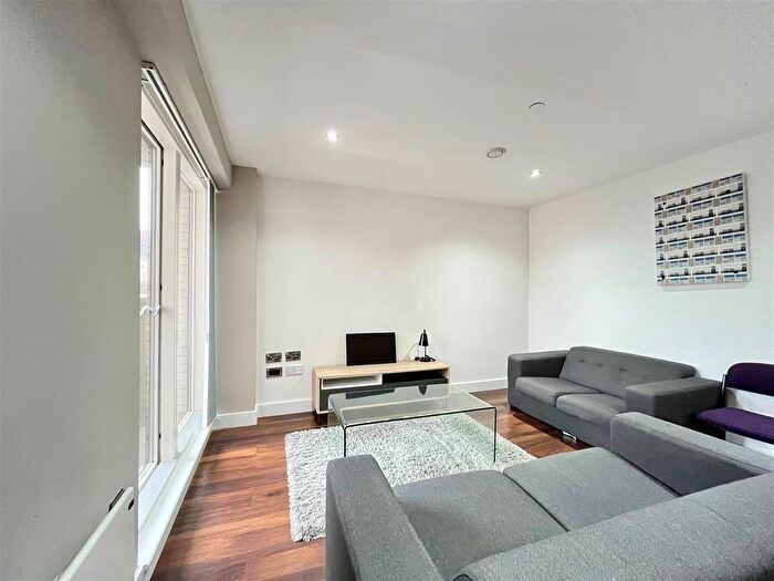 2 Bedroom Flat To Rent In Cambridge Street, Manchester, M1