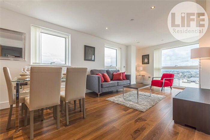 3 Bedroom Apartment To Rent In Lincoln Plaza, London, E14