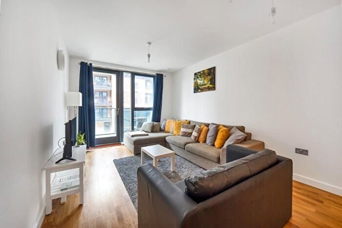 2 Bedroom Flat To Rent In Poppyfield House, Greenwich, SE10