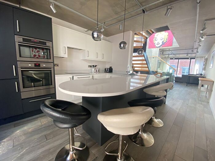 4 Bedroom Town House To Rent In Southern Street, Castlefield, Manchester, M3