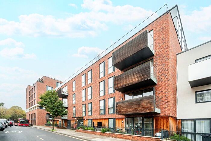 2 Bedroom Flat To Rent In Violet Road, , Bow, London, E3