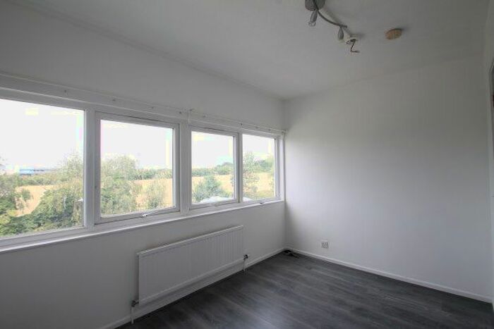 4 Bedroom Property To Rent In Caernarvon Close, Mitcham, CR4